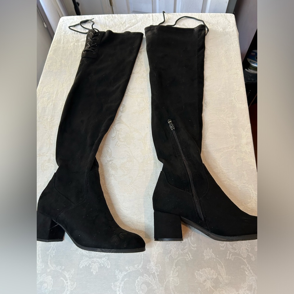 DreamPairs velour thigh high boots, gently used in great condition. Size 7.